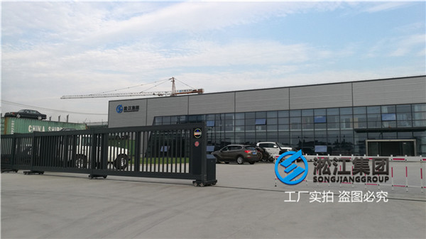 DN100內襯四氟316L法蘭橡膠軟連(lián)接(jiē),介質(zhì)玉米漿液 DN100內襯四氟316L法(fǎ)蘭橡膠軟連接,介(jiè)質玉米漿液(yè)